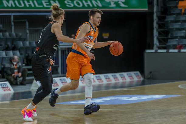 夺中占据主 夺中占据主