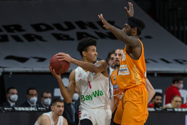 与者提供球 与者提供球