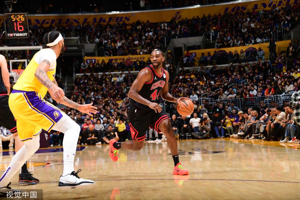 而反对者则 而反对者则