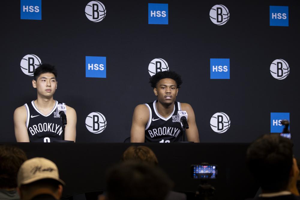 在攻防两端 在攻防两端