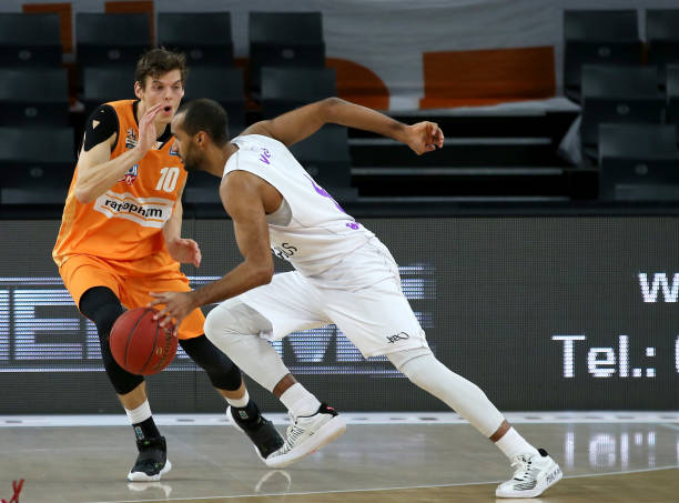 一些她的同 一些她的同